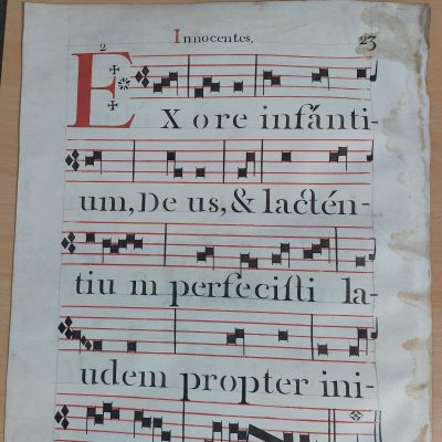 Pergamino en piel antiguo hoja de cantoral Siglo XVII Innocentes Santos